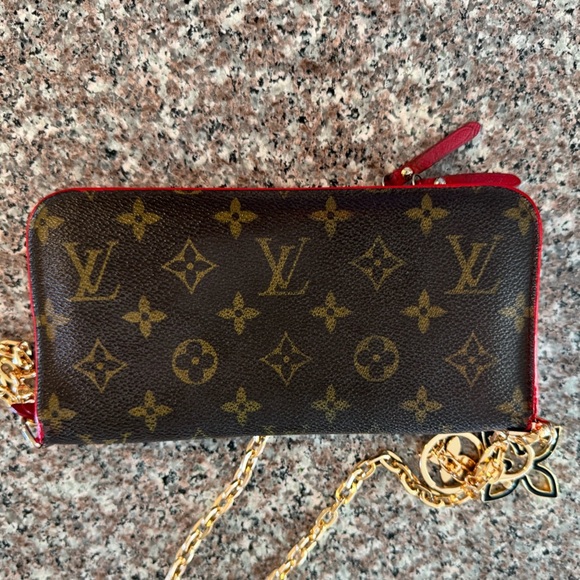 LOUIS VUITTON
Monogram Insolite Wallet converted Crossbody - Picture 3 of 17